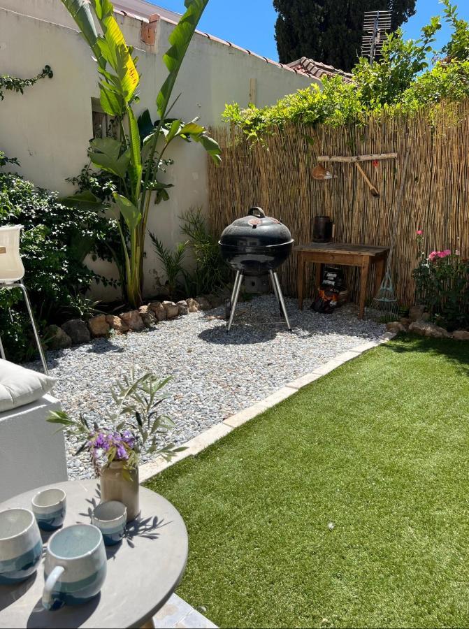 Casa Andrea Appartement Tout A Pied Avec Grand Jardin Санари-сюр-Мер Екстериор снимка