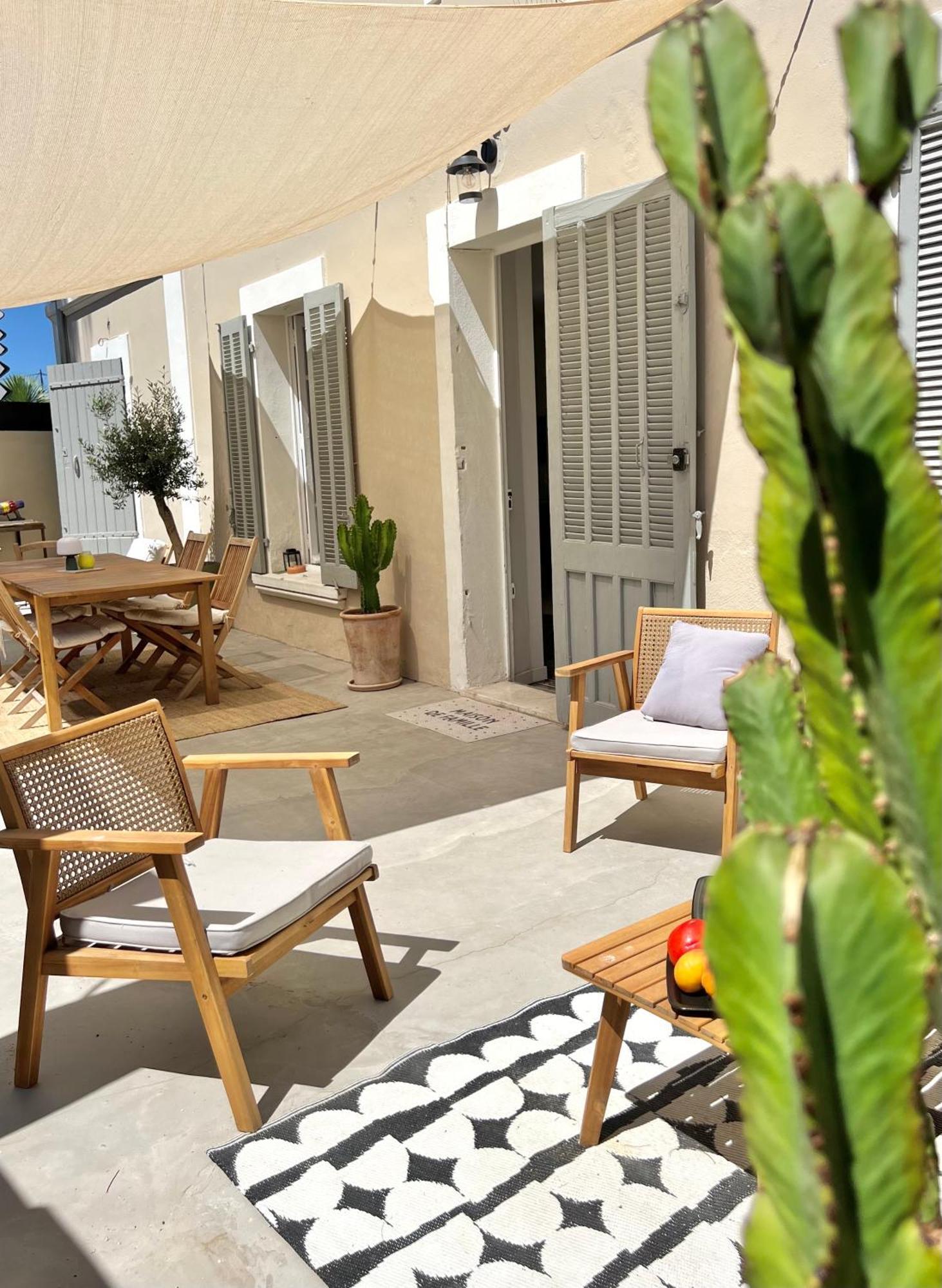 Casa Andrea Appartement Tout A Pied Avec Grand Jardin Санари-сюр-Мер Екстериор снимка