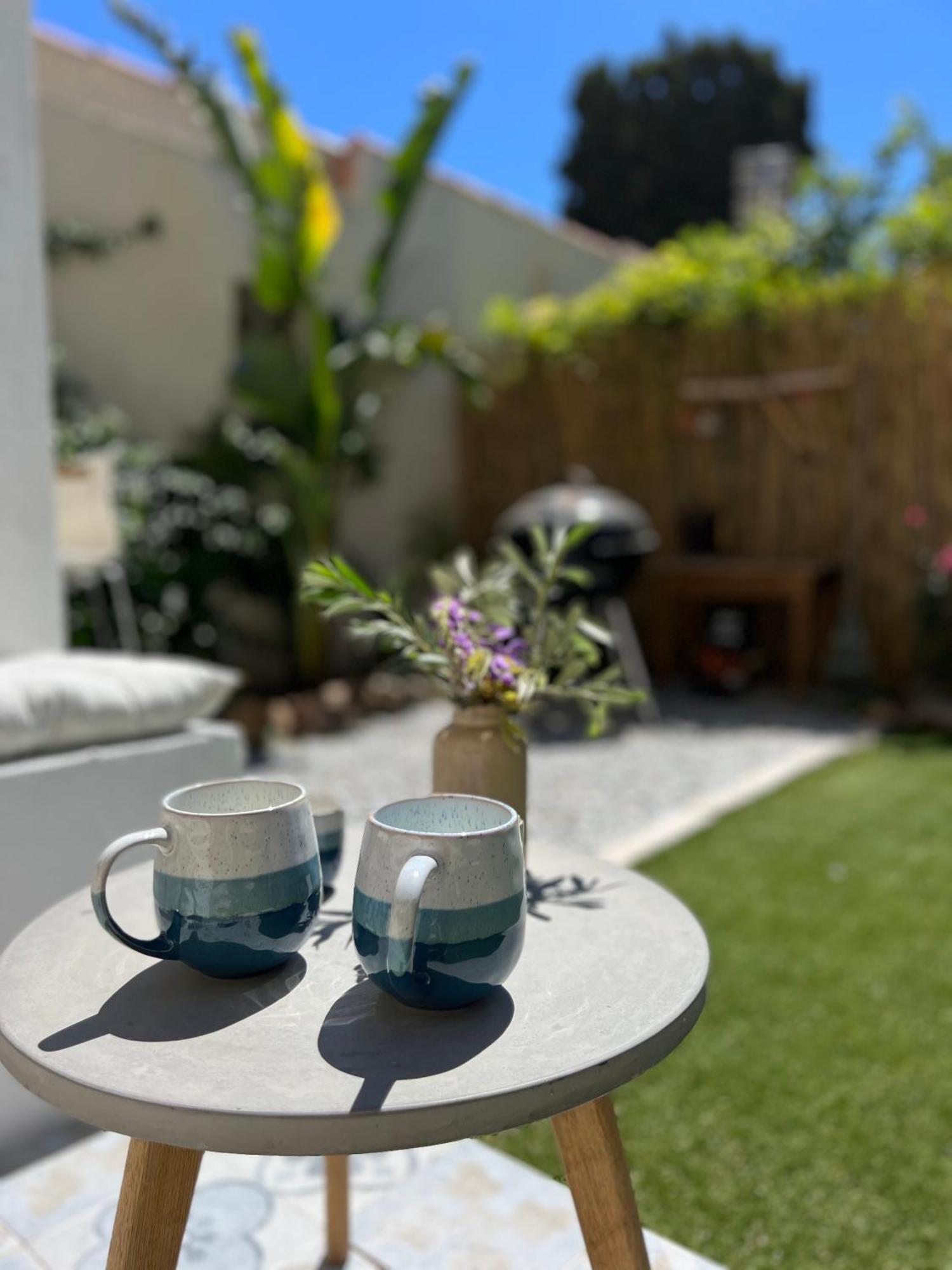 Casa Andrea Appartement Tout A Pied Avec Grand Jardin Санари-сюр-Мер Екстериор снимка
